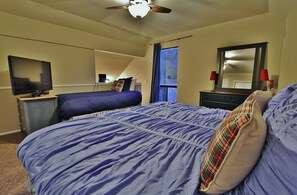 3 slaapkamers, een strijkplank/strijkijzer, wifi, beddengoed