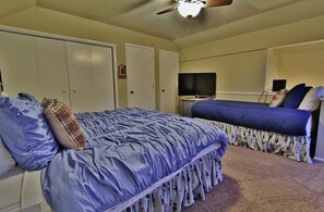 3 habitaciones, tabla de planchar con plancha, wifi y ropa de cama