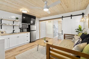 Smart TV - Remodeled Hawaiian Vacation Condo by Waikiki Beach in Boutique Cabana Waikiki (Honolulu)