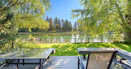Mirror Pond - Cozy Cabin Directly on Mirror Pond - Deschutes River!