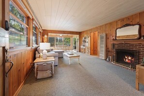 Télévision, cheminée