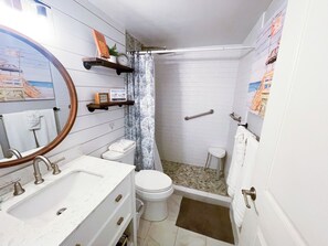 Shower, hair dryer, towels - Waiohuli Beach Hale D-114 Oceanfront Complex with Garden View, Steps to Beach (Kihei)