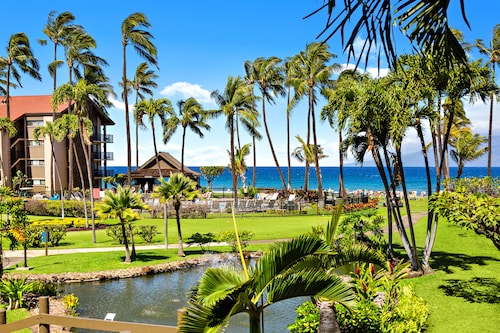 Beachy condo with garden and ocean views