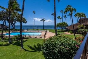 Pool - Ma'alaea Surf, Unit G10, 2BR Beachfront Condo, AC, Wi-Fi, Pool, TV, Kitchen (Kihei)