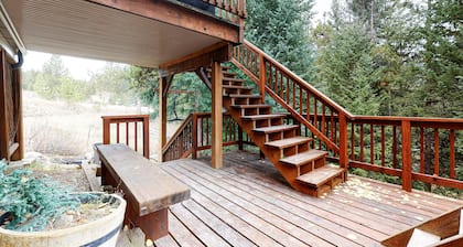 Dog-Friendly Home with Free WiFi, Private Hot Tub, and Great Views - Near Golfing