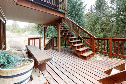 Dog-Friendly Home with Free WiFi, Private Hot Tub, and Great Views - Near Golfing