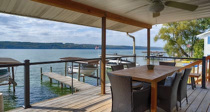 Below the Vineyard: Ideal Lakeside Retreat!