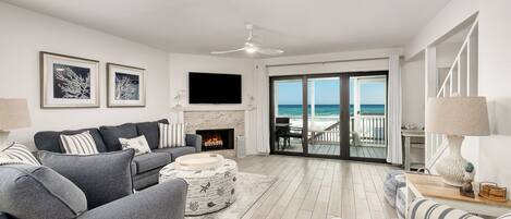 Fernseher, Kamin, DVD-Player