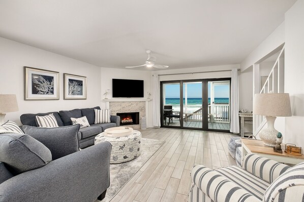 Tv, eldstad och dvd-spelare