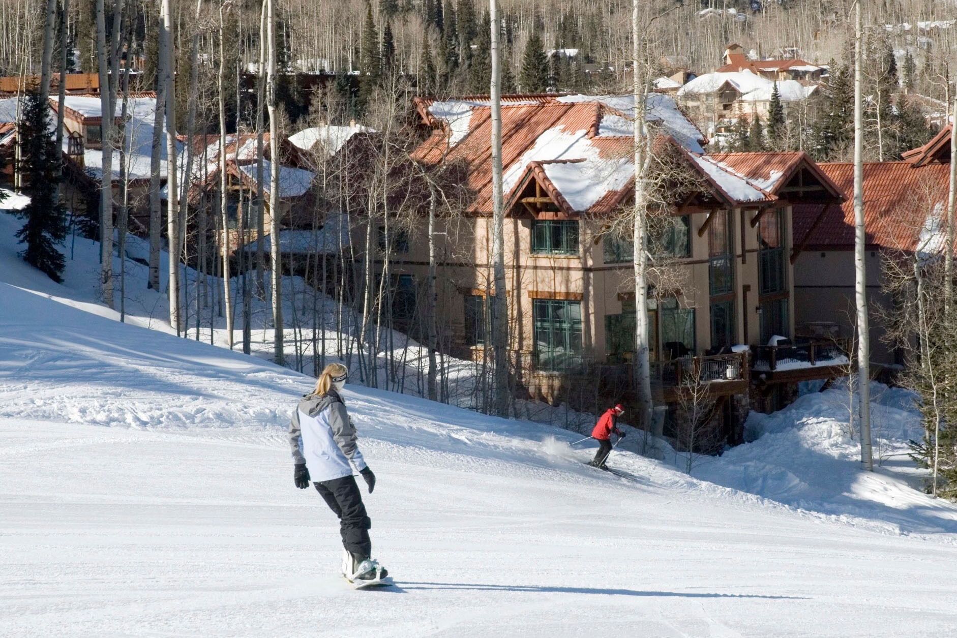 PINE MEADOWS 138- Gorgeous Ski-In/Ski-Out Condo w/Hot Tub & Views