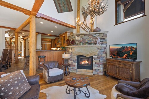 PINE MEADOWS 138- Gorgeous Ski-In/Ski-Out Condo w/Hot Tub & Views