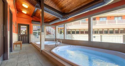 Unbeatable Location - In The Heart of Breckenridge. Ski In Access. SM214