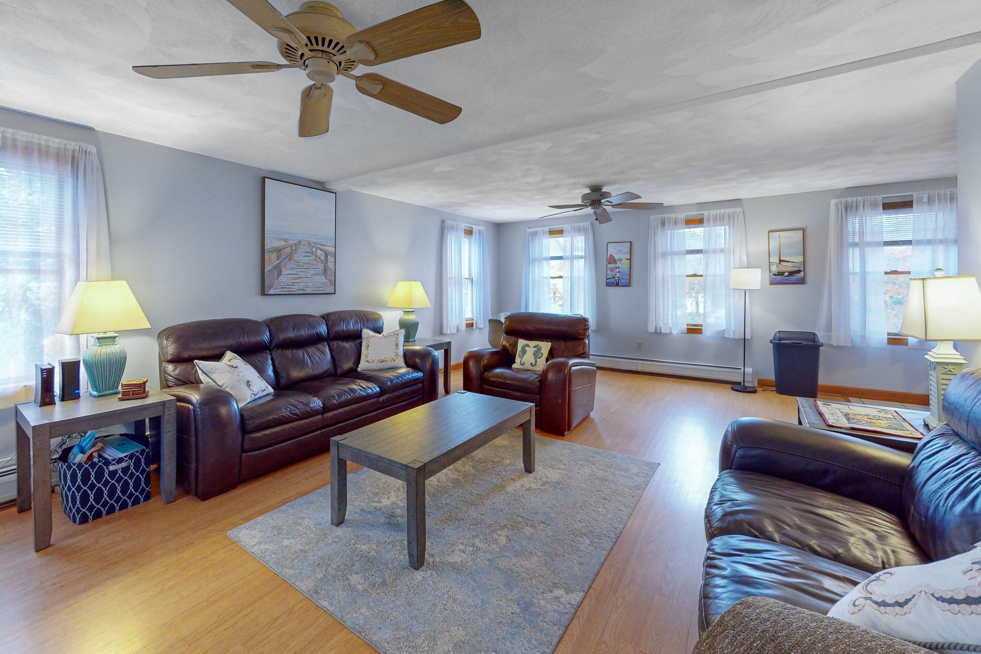 Oceanview home with a roof terrace and deck, just a short walk to the beach