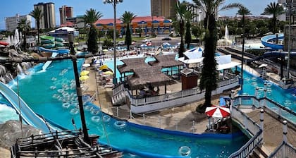 Rates Reduced! 2BR Condo with Great Gulf Views! Walk to Beach, Beautiful Pool