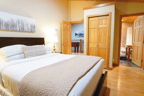 3 habitaciones, tabla de planchar con plancha y cuna de viaje