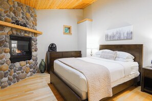 3 bedrooms, iron/ironing board, travel cot, free WiFi