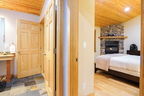 3 bedrooms, iron/ironing board, travel crib, free WiFi