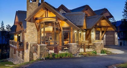 Slopeside Manor-Magnificent Custom Home Right by the Slopes-Great Amenities!