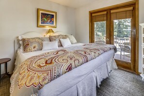 7 bedrooms, iron/ironing board, WiFi, bed sheets