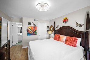 3 habitaciones, tabla de planchar con plancha, internet y ropa de cama
