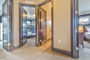 3 bedrooms, iron/ironing board, WiFi, bed sheets - Modern Townhome with Free Shuttle, Private Hot Tub & Community Amenities! Pet-Friendly (Park City)