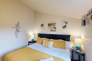 3 habitaciones, tabla de planchar con plancha, wifi y ropa de cama