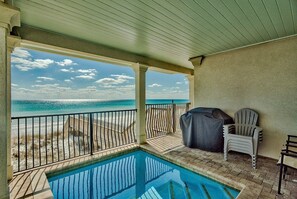 Een verwarmd zwembad