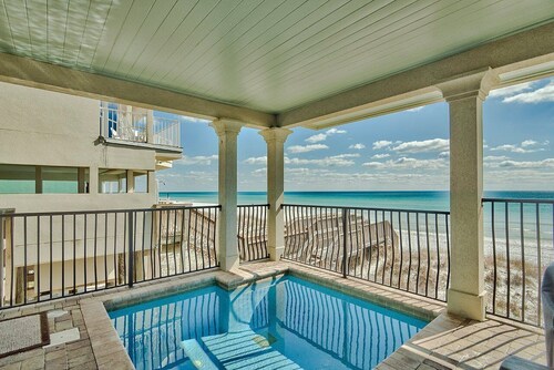 Gulf Breeze- Gulf Front Vacation Home with Private Pool Area & Ocean Views