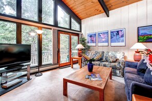 Flat-screen TV, fireplace