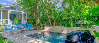 Charming dog-friendly home with guest cottage & private pool - great location