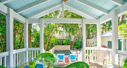 Charming dog-friendly home with guest cottage & private pool - great location