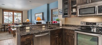 ✹ Gorgeous High-End Condo | Perfect Location | Zephyr Mountain Lodge 1508 | Walk To Slopes