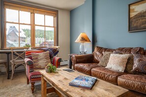 Smart TV, fireplace, DVD player