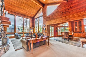 Living room with TV, Fireplace and Sofa Sleeper