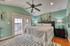 5 bedrooms, iron/ironing board, internet, bed sheets