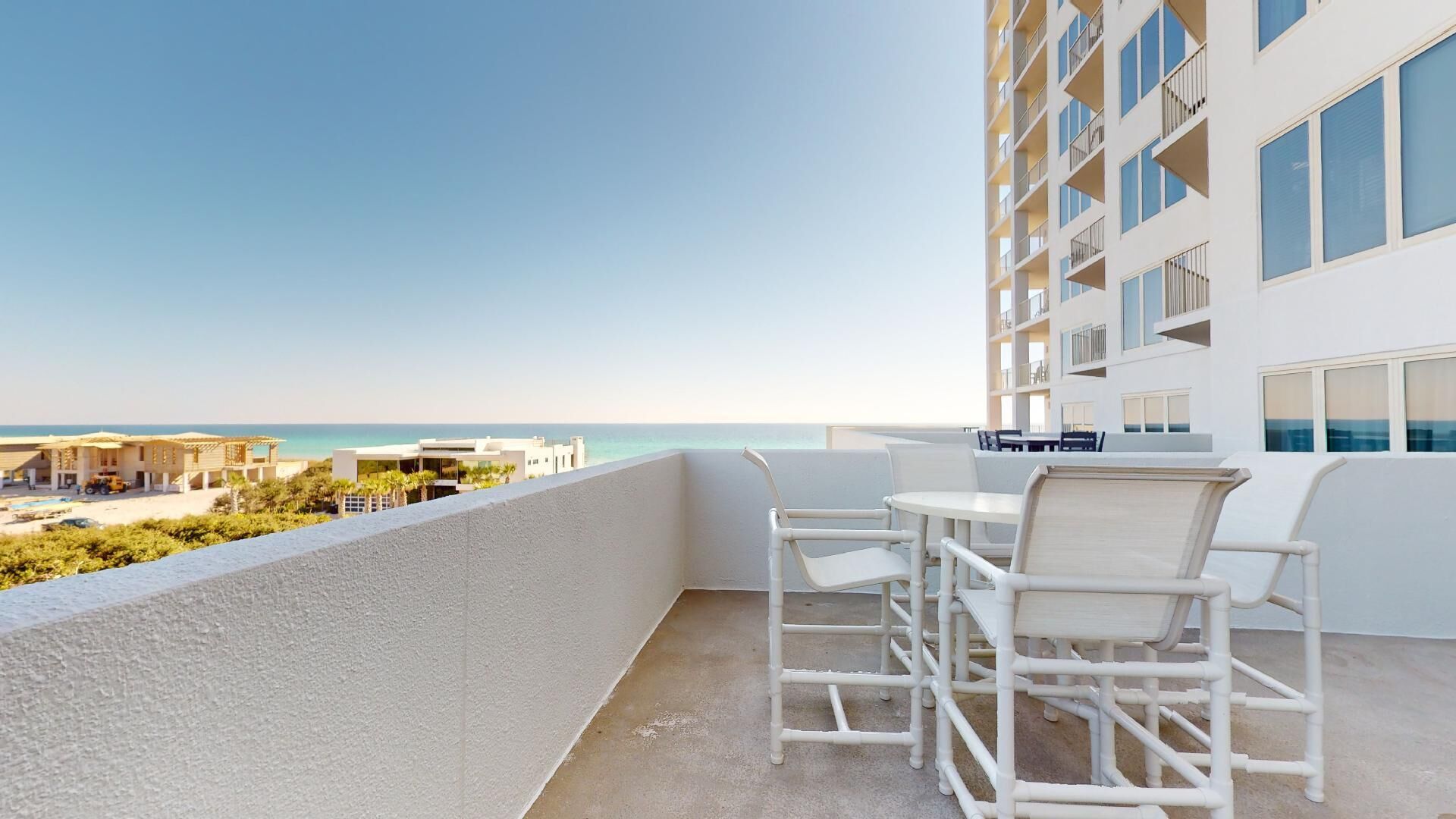Beach Manor 404 - Amazing Views, Beachfront condo, HUGE Balcony
