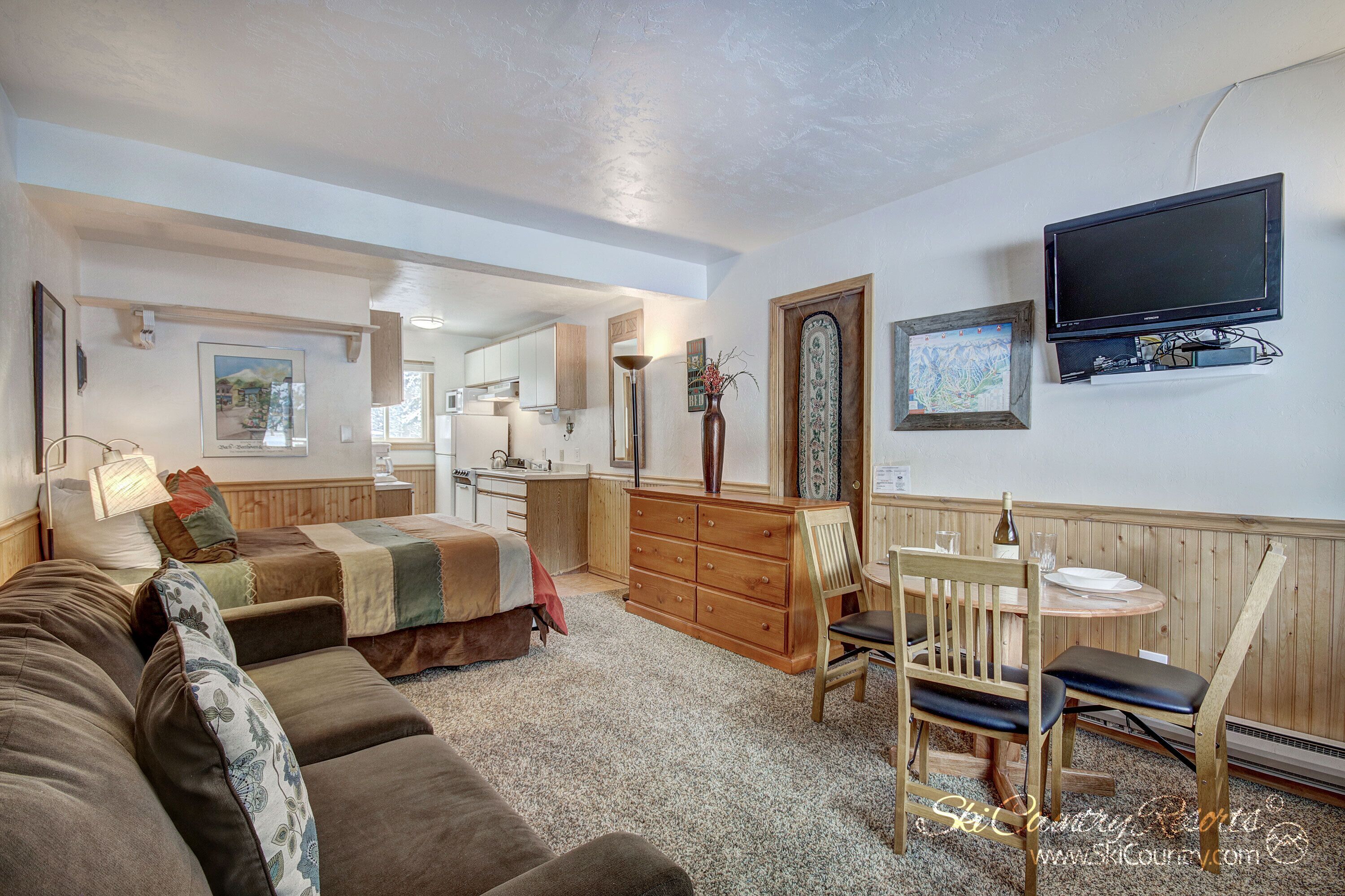 Affordable Condo in Downtown Breck. Spacious Shared Lobby w/ Hot Tubs | PM3B