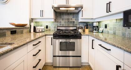 3BR | Luxury | Hot Tub | Ski-in/Ski-Out | 2 Car Garage + Village Parking