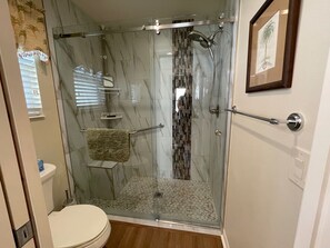 Combined shower/bathtub, towels - Village of Charlotte Retreat: 3BR, 2BA Home, Golf Cart, & Dog-Friendly Bliss (The Villages)