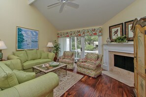 Een smart-tv en een dvd-speler