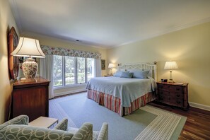 3 slaapkamers, een strijkplank/strijkijzer, gratis wifi, beddengoed