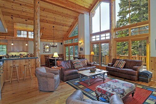 Sierra Crest at Palisades Tahoe - Secluded  Luxury 5BR 5 BA w/ Wood Fireplace
