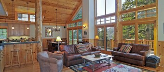 Sierra Crest at Palisades Tahoe - Secluded Luxury 5BR 5 BA w/ Wood Fireplace