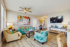 Téléviseur, table de baby-foot