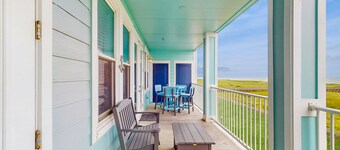 Oceanfront condo with gorgeous views, pool & hot tub - dog-friendly