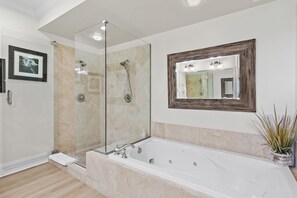 Combined shower/tub, jetted tub, hair dryer, towels - Beach Front Condo | Private Beach Access | Bunk room | New flooring in 2026 (Santa Rosa Beach)