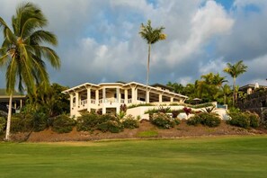 Exterior - Keauhou Lani: Spacious 4BR retreat (Kailua-Kona)
