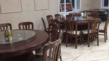 Breakfast, lunch and dinner served