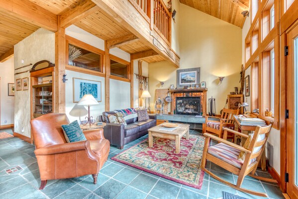 TV, fireplace, DVD player, books