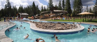 3500Sq Ft * Lovely 5 BR casa! 12 SHARC Passes + Hot Tub! 